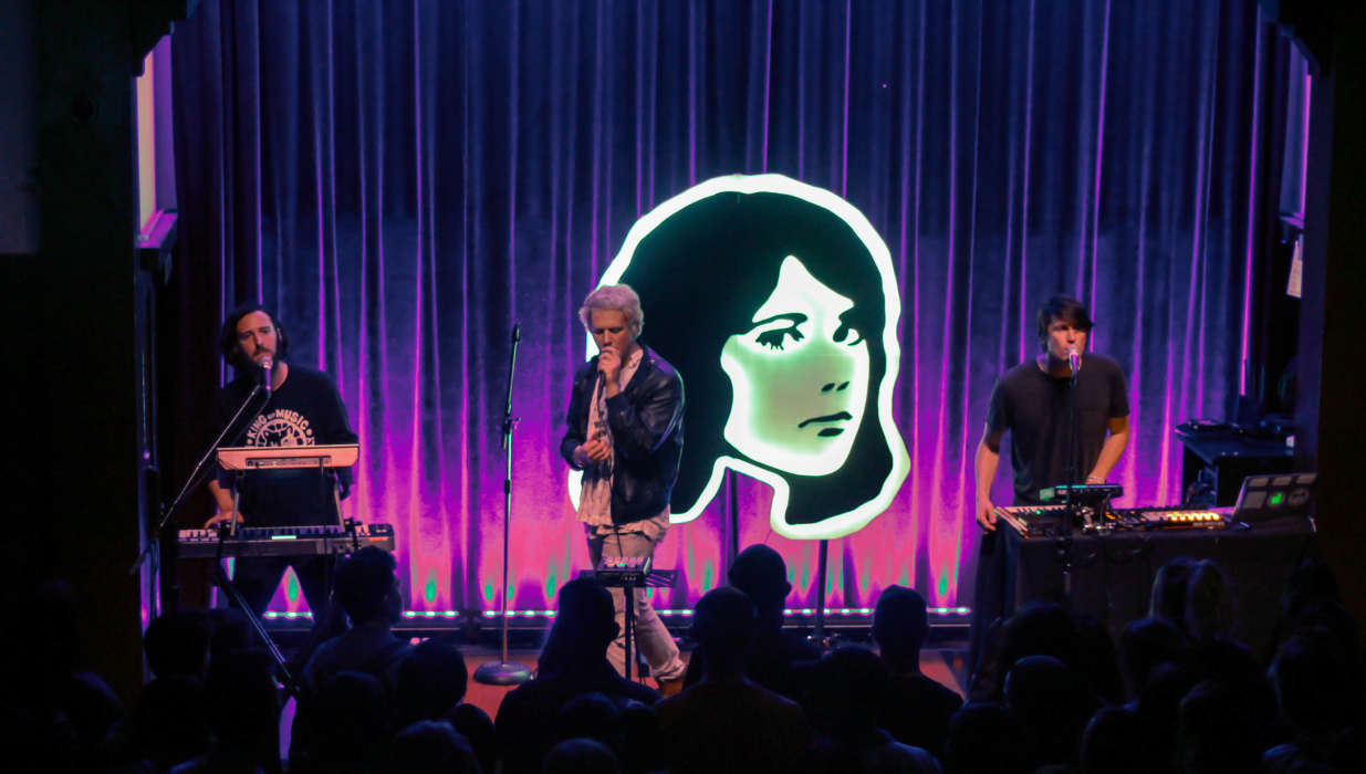 tv girl band performing at their concert